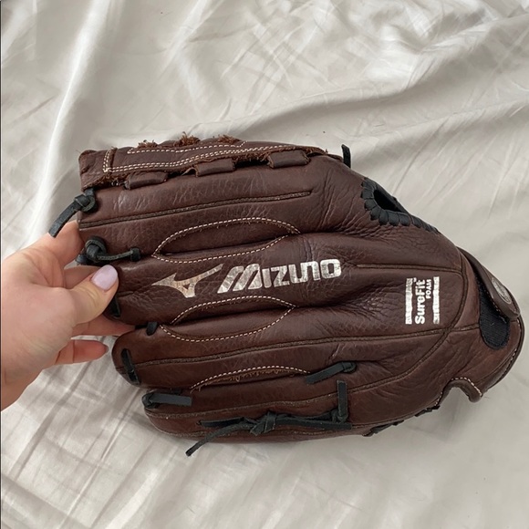 Softball glove